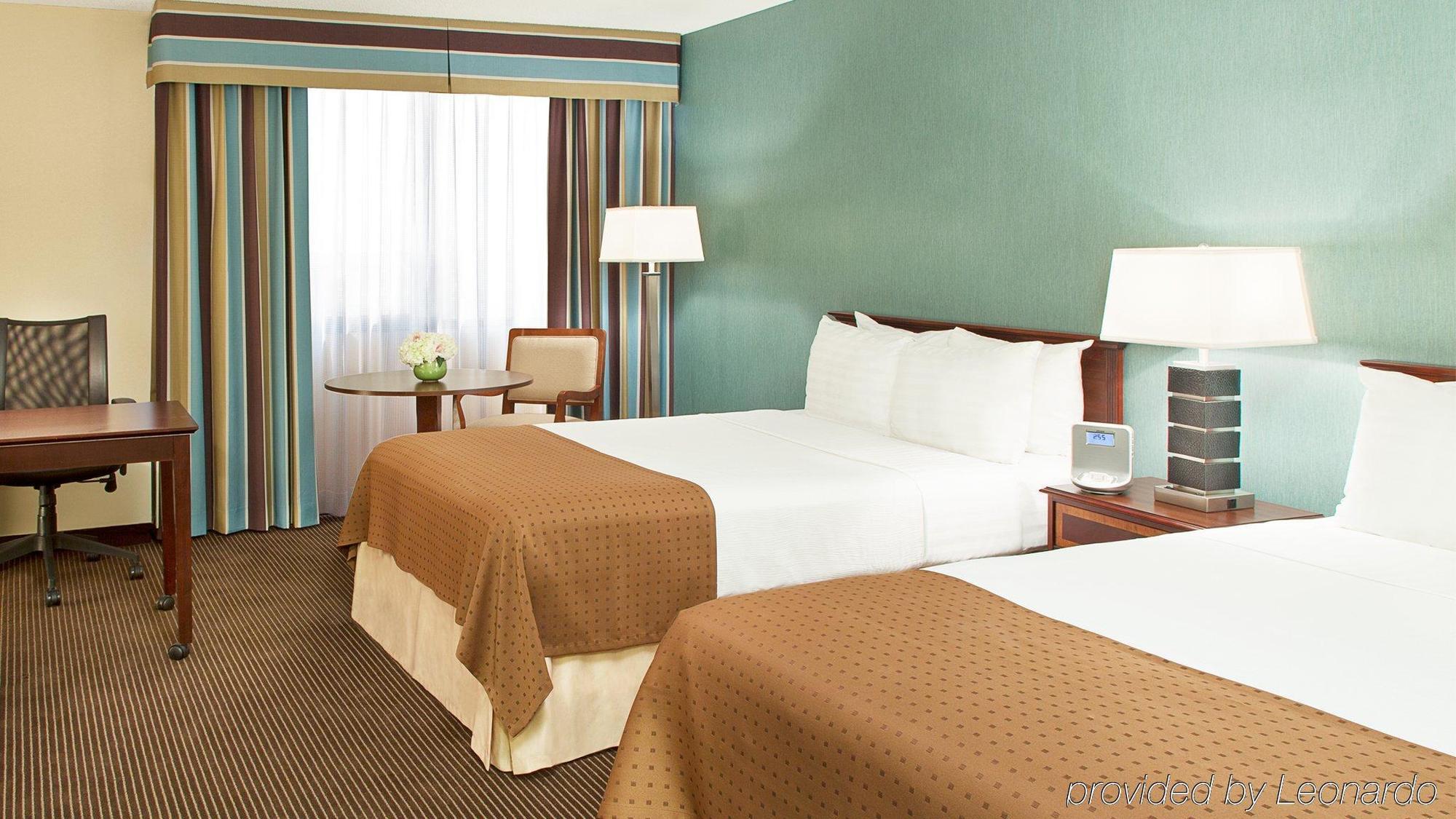 Holiday Inn Toronto - Yorkdale Esterno foto