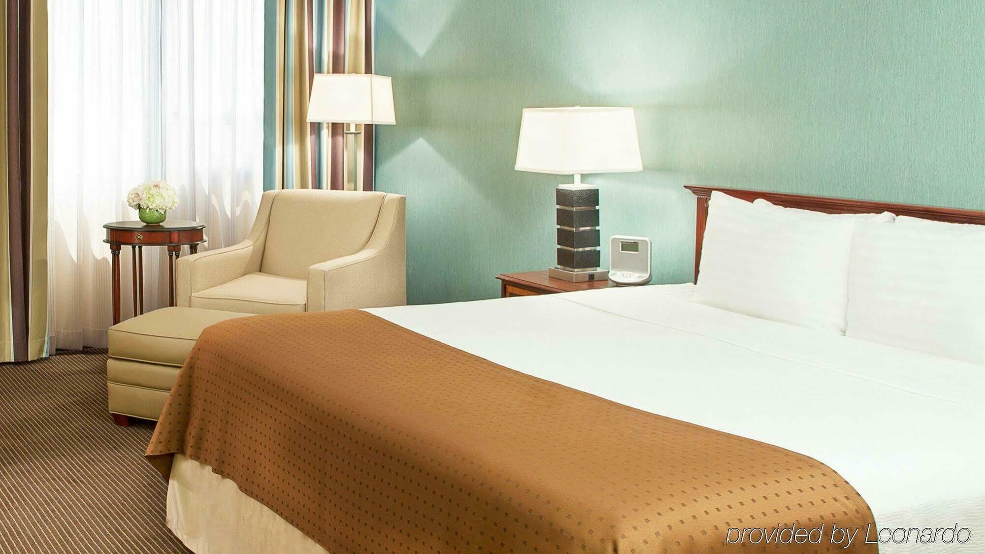 Holiday Inn Toronto - Yorkdale Esterno foto